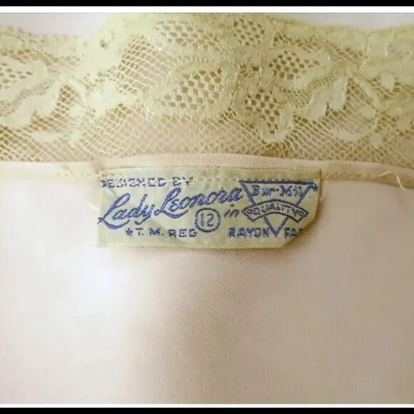 Vintage Pink Rayon Long Nightgown LARGE Size with Lacy Pinafore Ruffle - 1940s - Picture 6 of 13